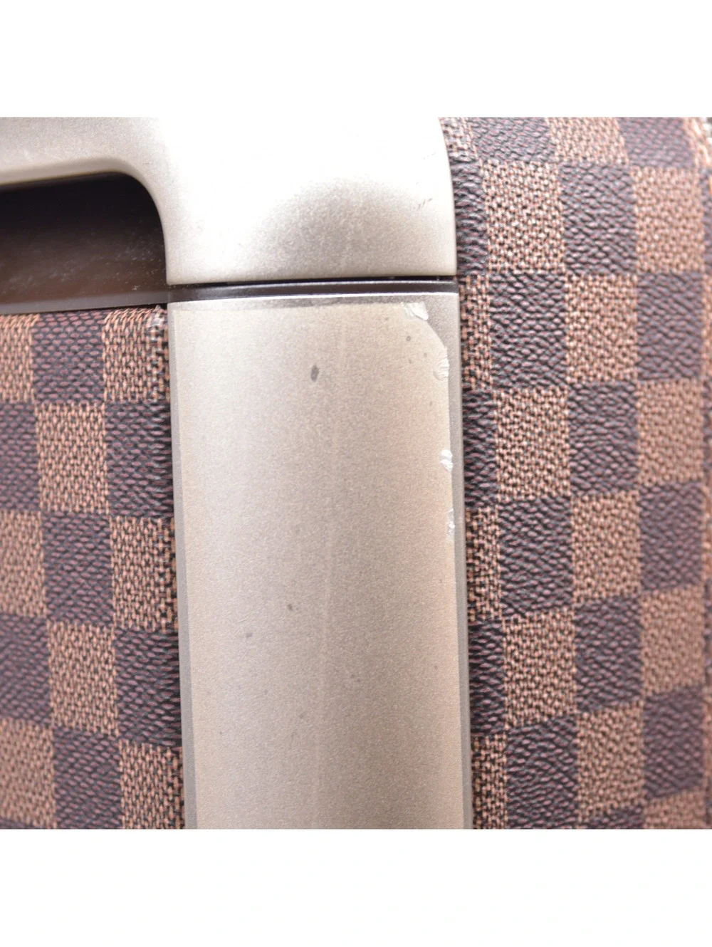 Louis Vuitton exterior excellent